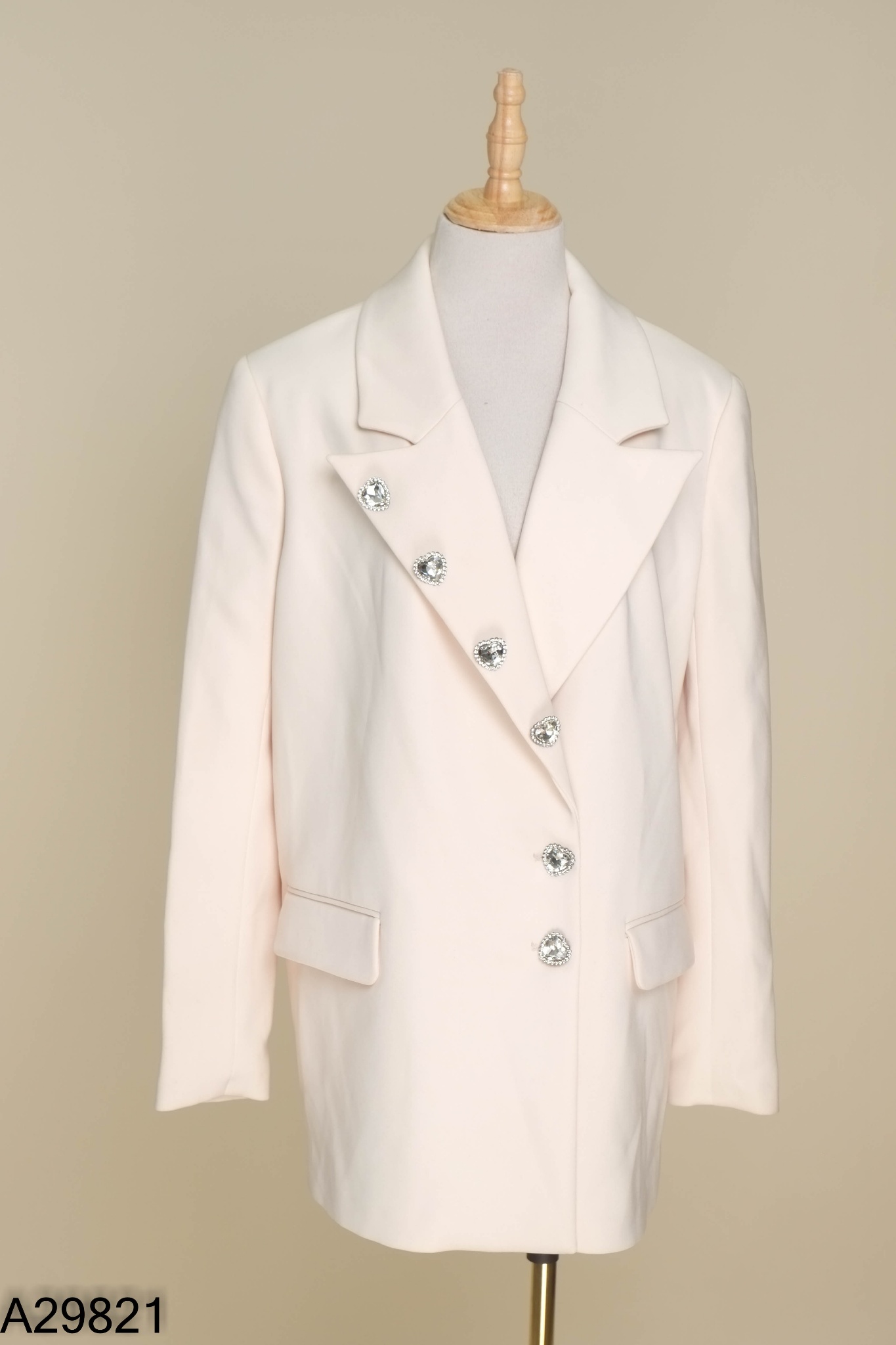 NEWTAG Blazer be trơn phối khuy tim