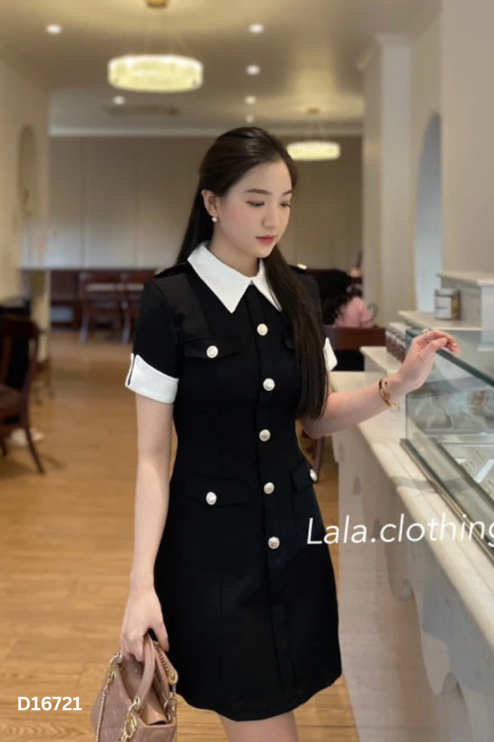 Váy đen phối cổ trắng