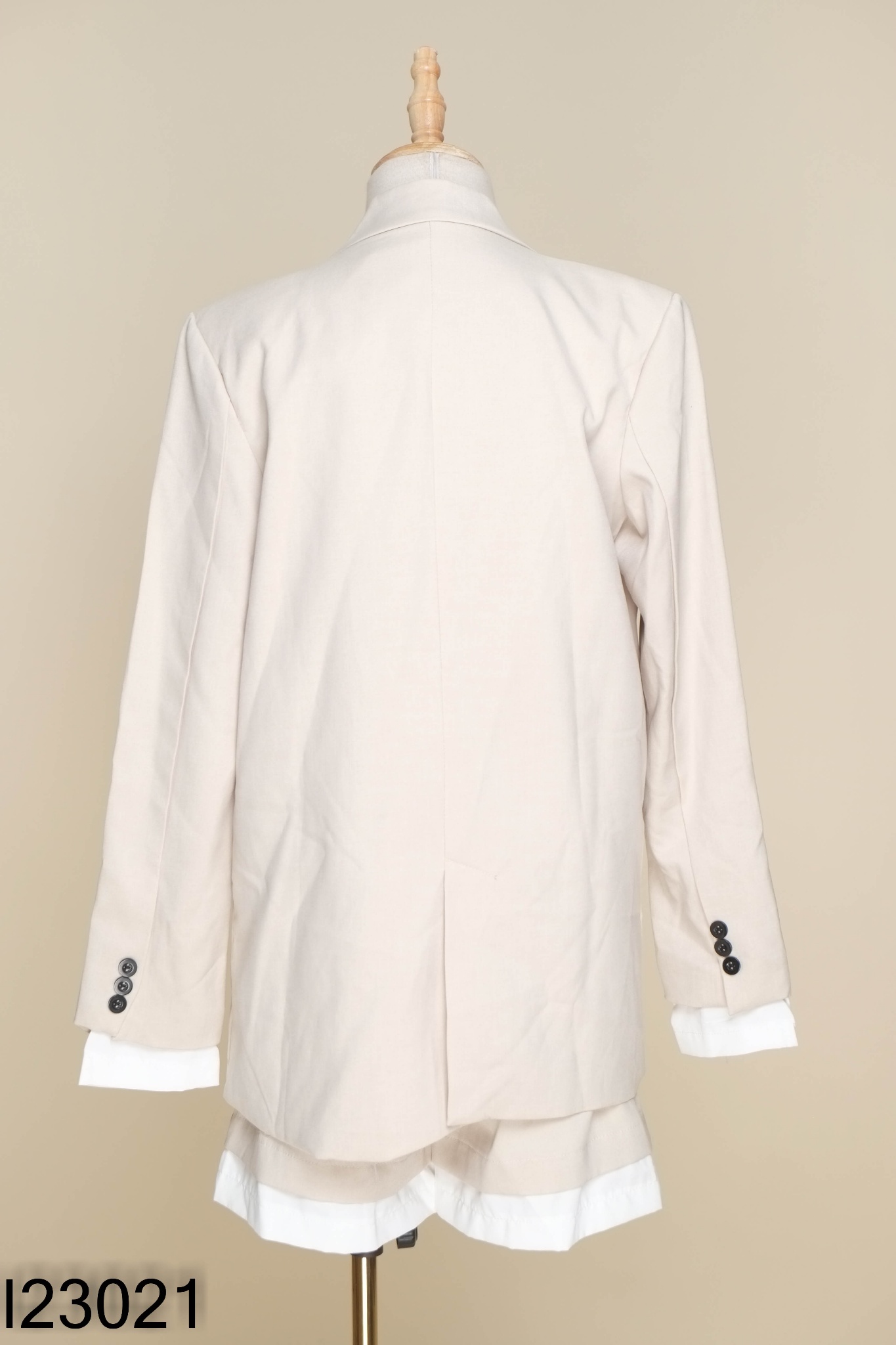 NEWTAG Set Áo blazer be không cổ + quần shorts