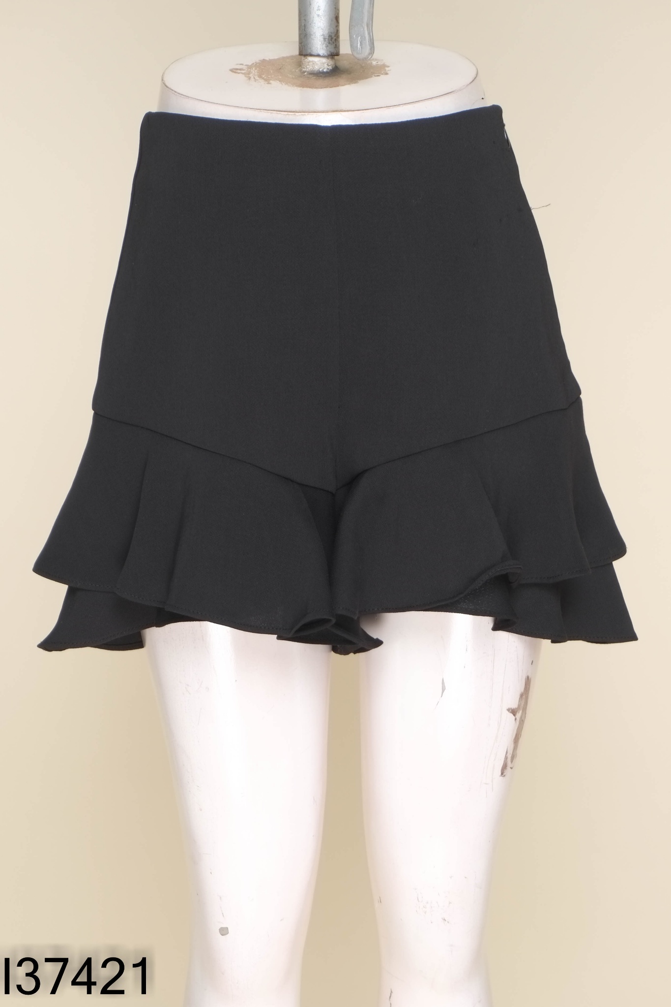 Quần shorts ZARA đen bèo