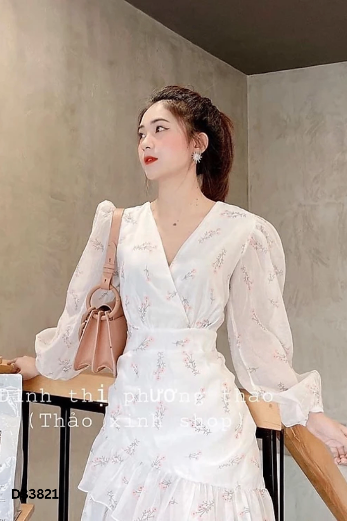 Váy trắng họa tiết hoa cam