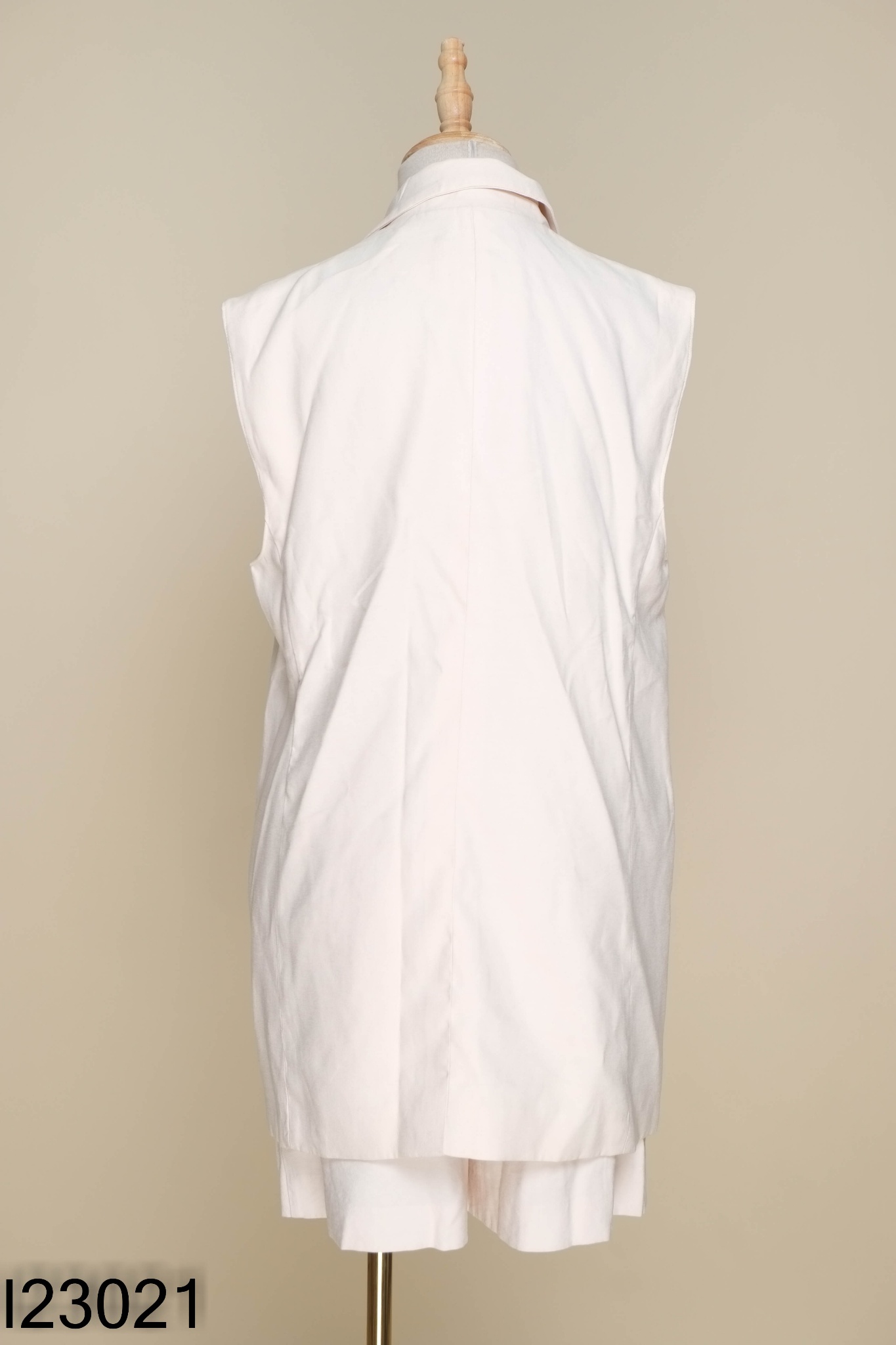 Set Áo gile MANGO be cổ vest + quàn shorts b