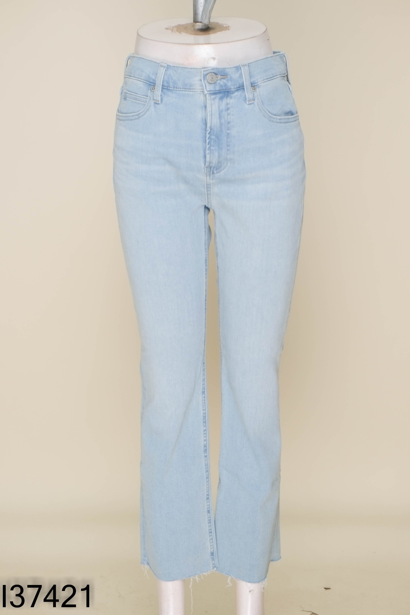 Quần jeans xanh UNIQLO cắt gấu