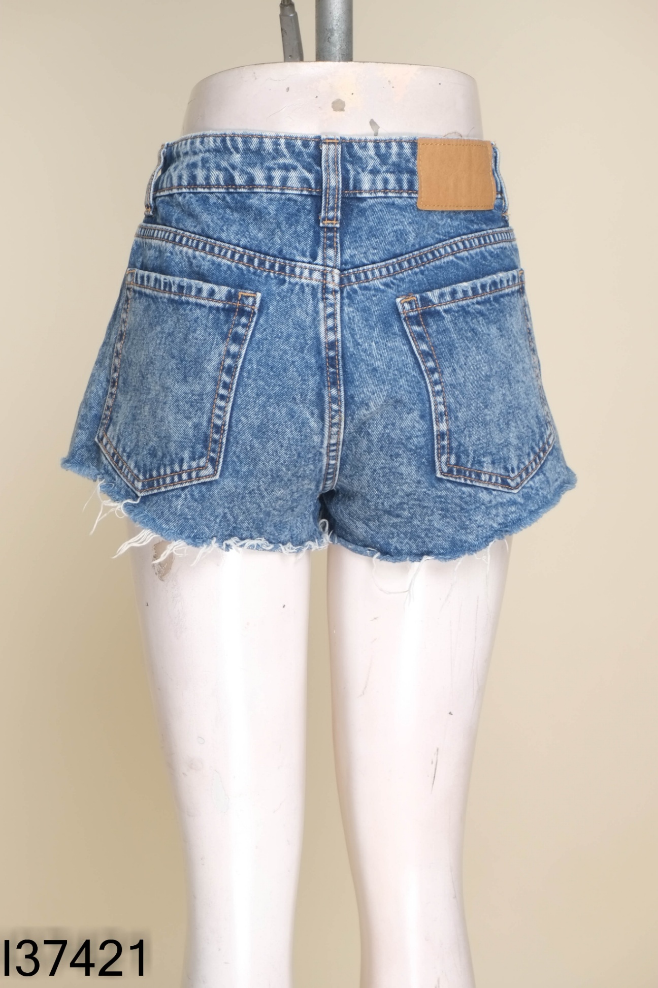 Quần shorts jeans HM xanh cắt gấu