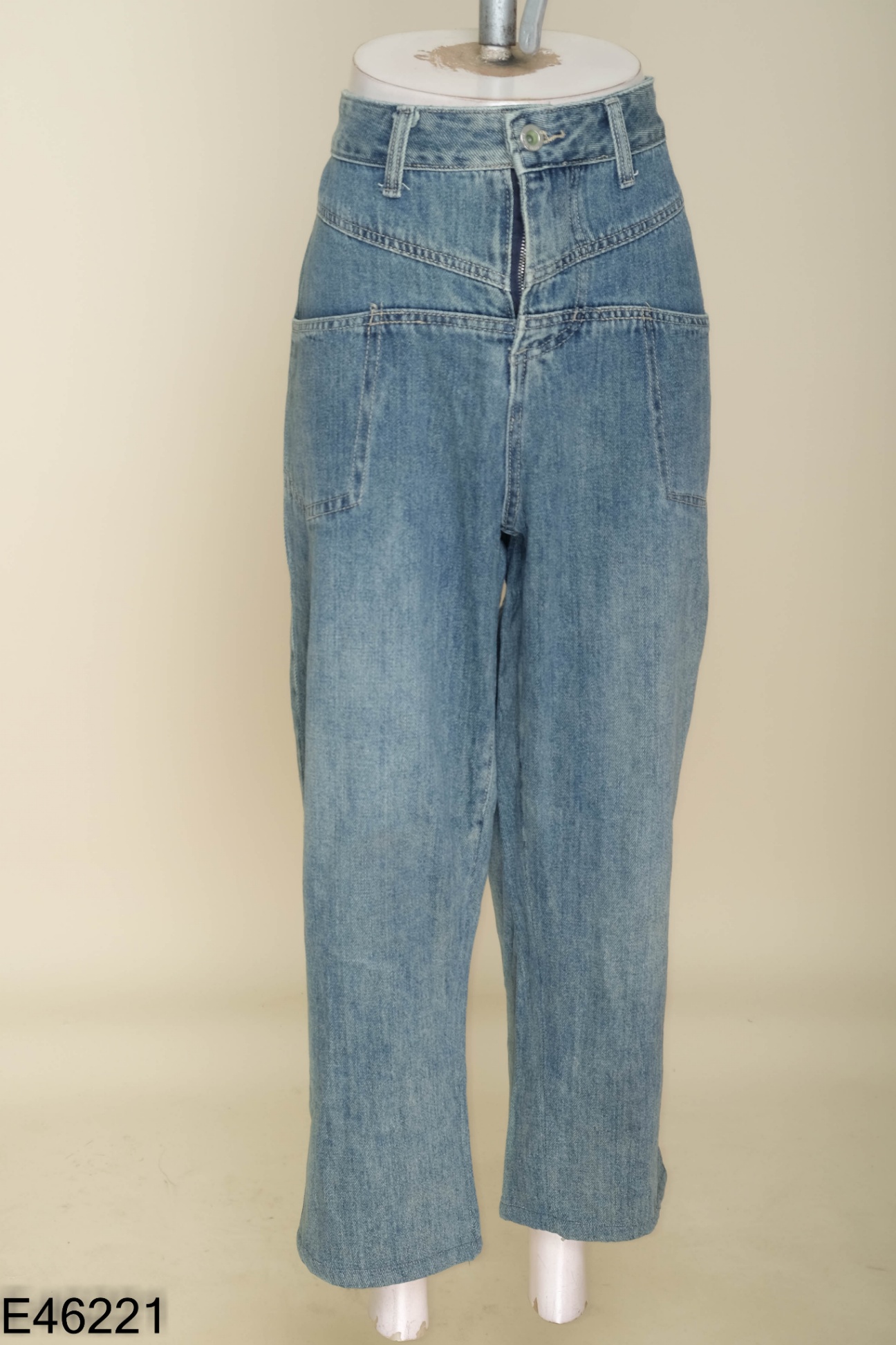 Quần jeans xanh trơn