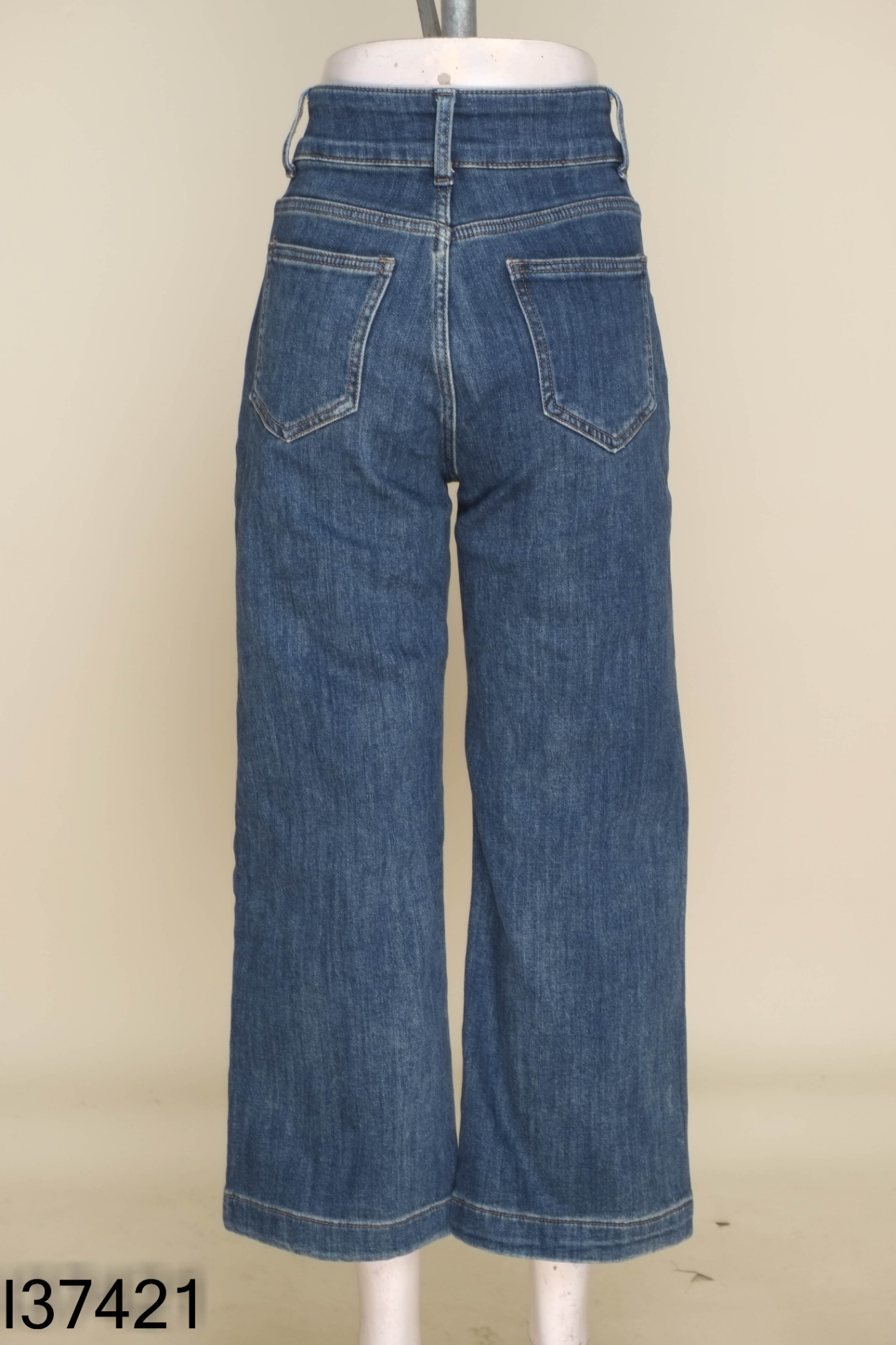 Quần jeans xanh đậm