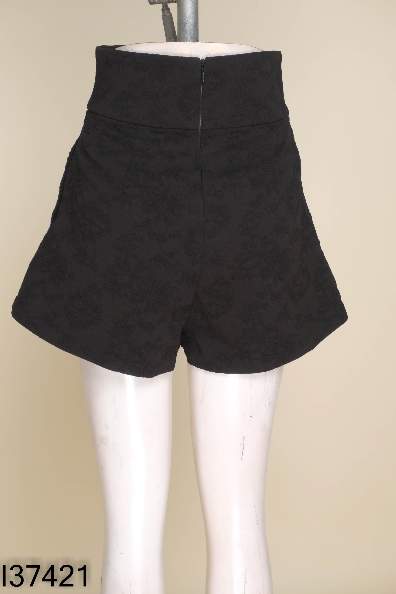 NEWTAG Quần shorts ELPIS đen