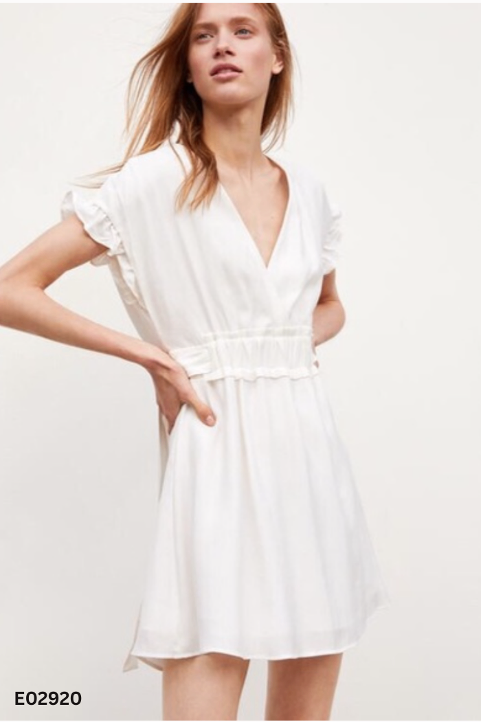 Váy ZARA trắng cổ V