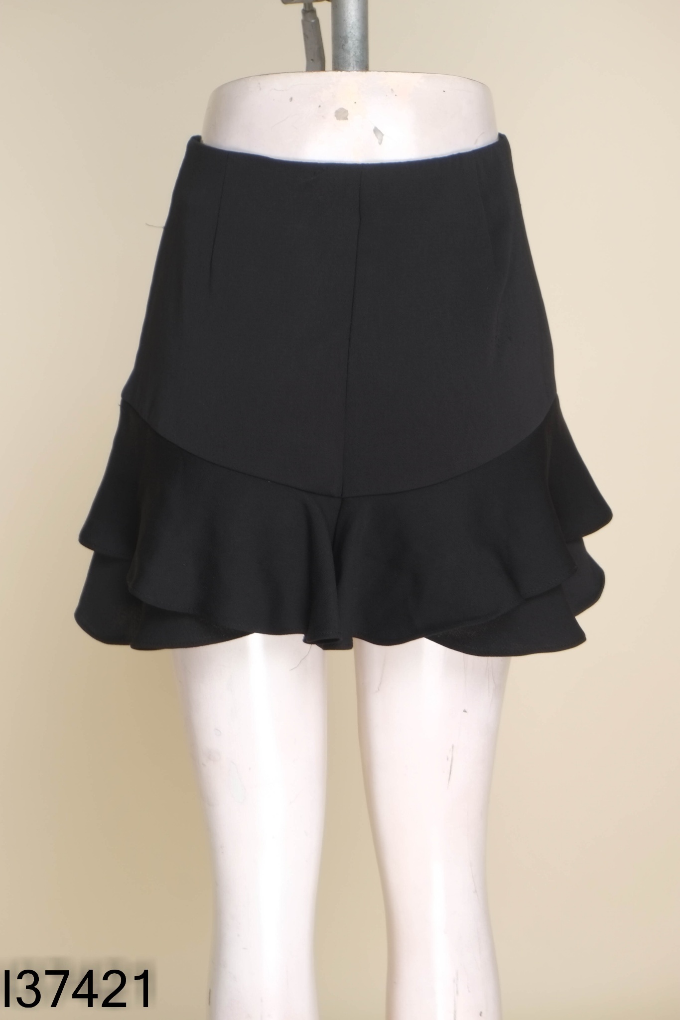 Quần shorts ZARA đen bèo
