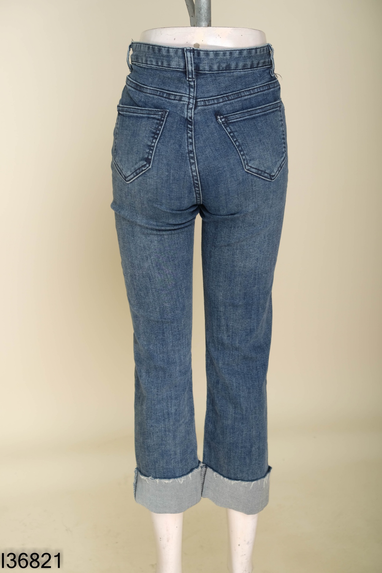 Quần jeans xanh NAKED BY V cắt gấu