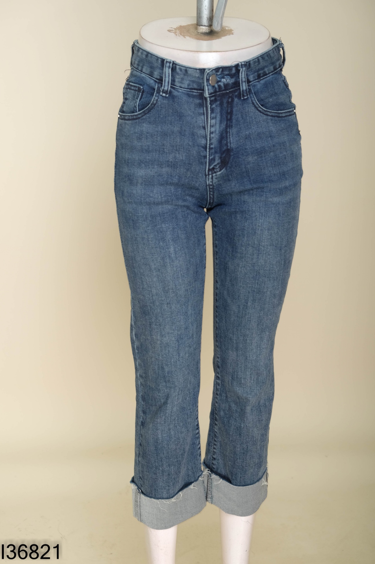 Quần jeans xanh NAKED BY V cắt gấu