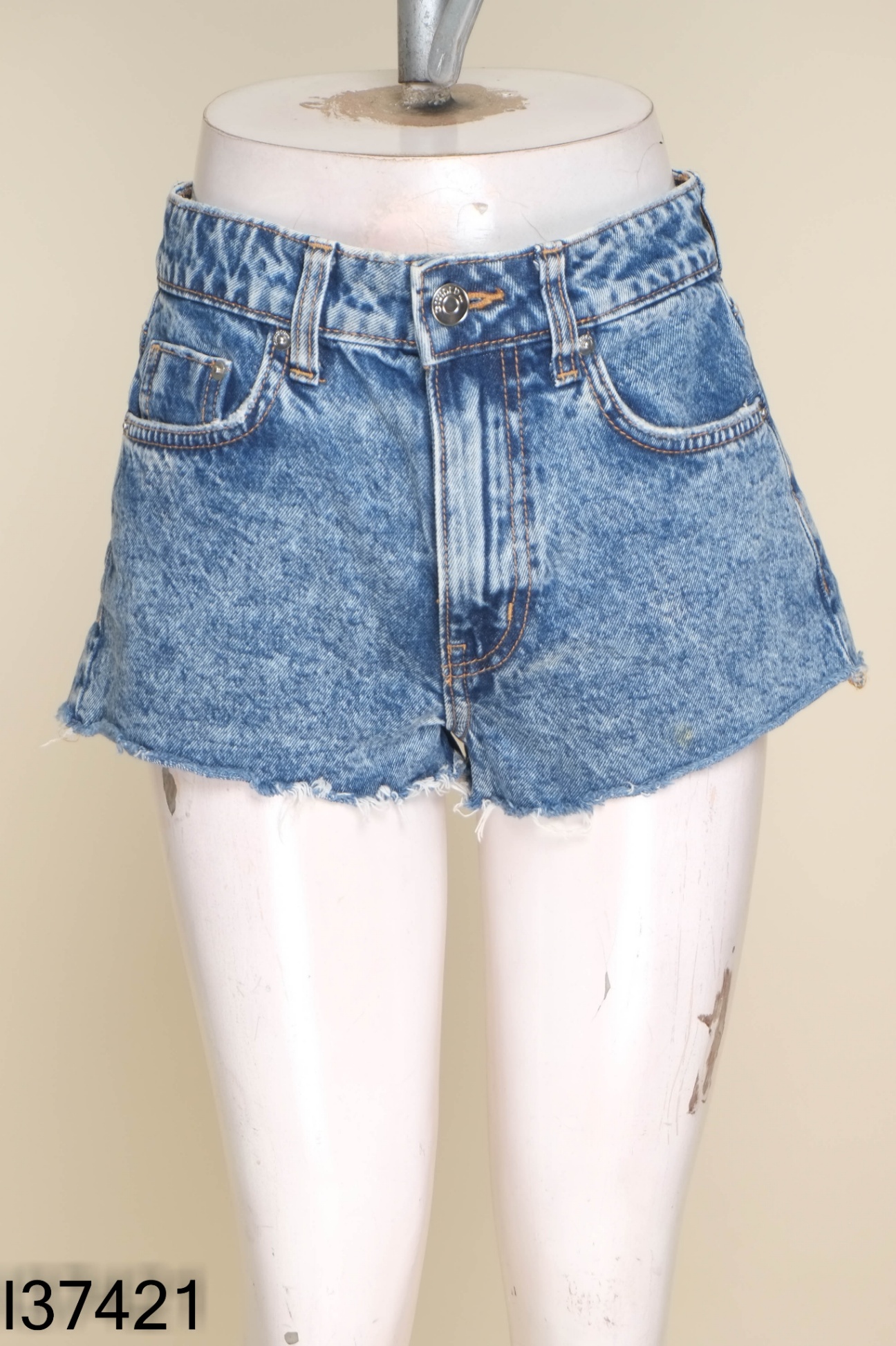 Quần shorts jeans HM xanh cắt gấu