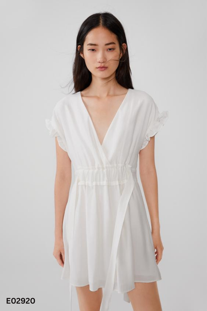 Váy ZARA trắng cổ V