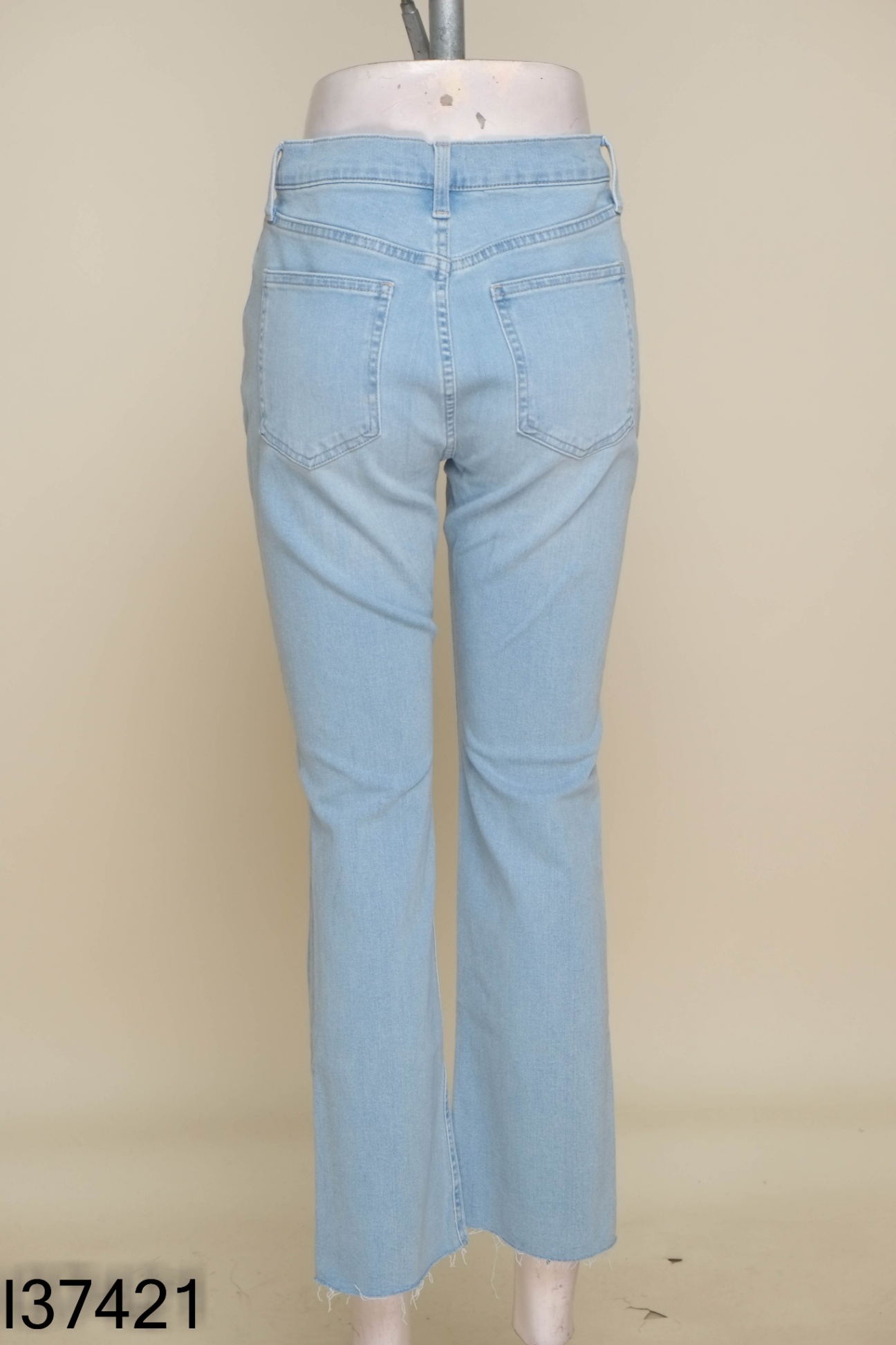 Quần jeans xanh UNIQLO cắt gấu
