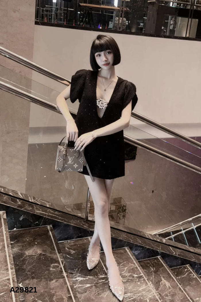 NEWTAG Váy HOAI ANH đen đính đá
