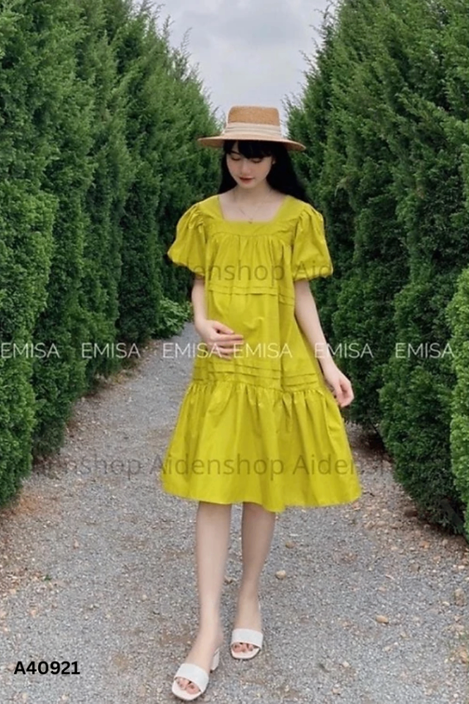 Váy nhỡ xanh cổ vuông