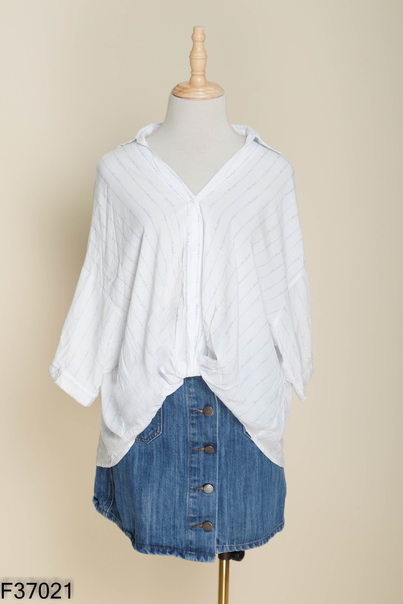 SET Áo sơ mi trắng + chân váy jeans xanh
