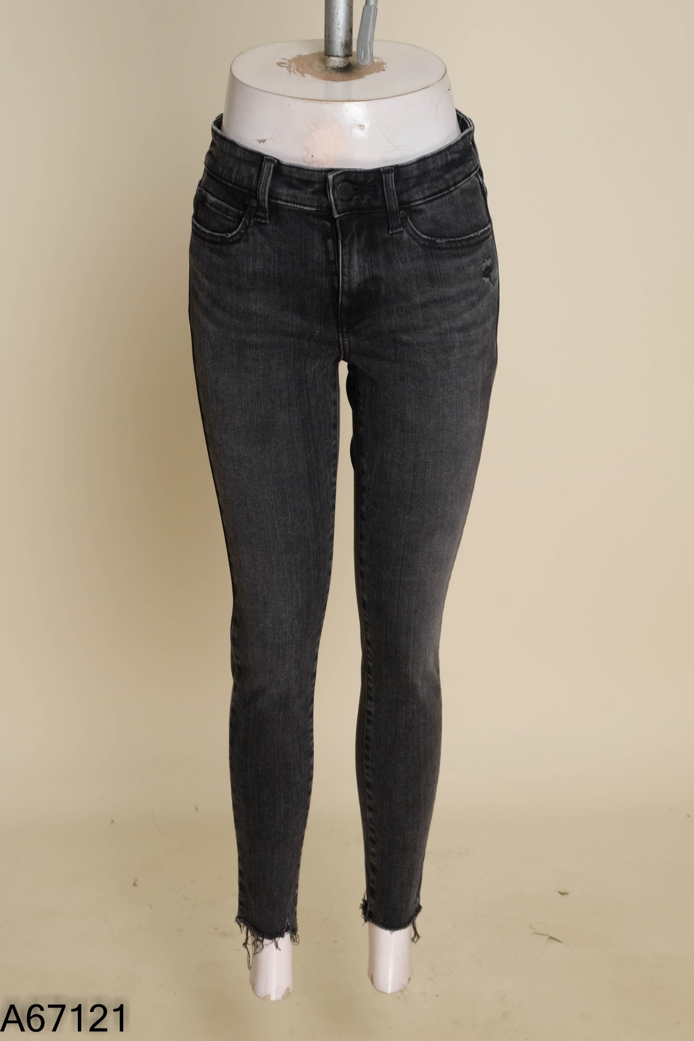 Quần jeans UNIQLO xám