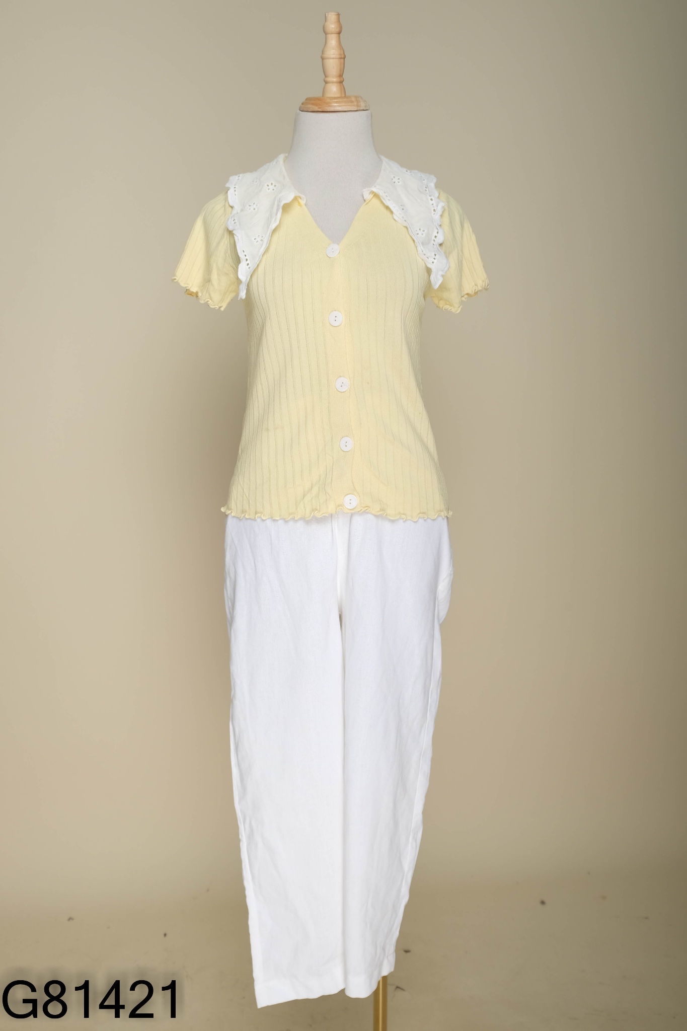 Set Áo vàng cổ sen + quần trắng