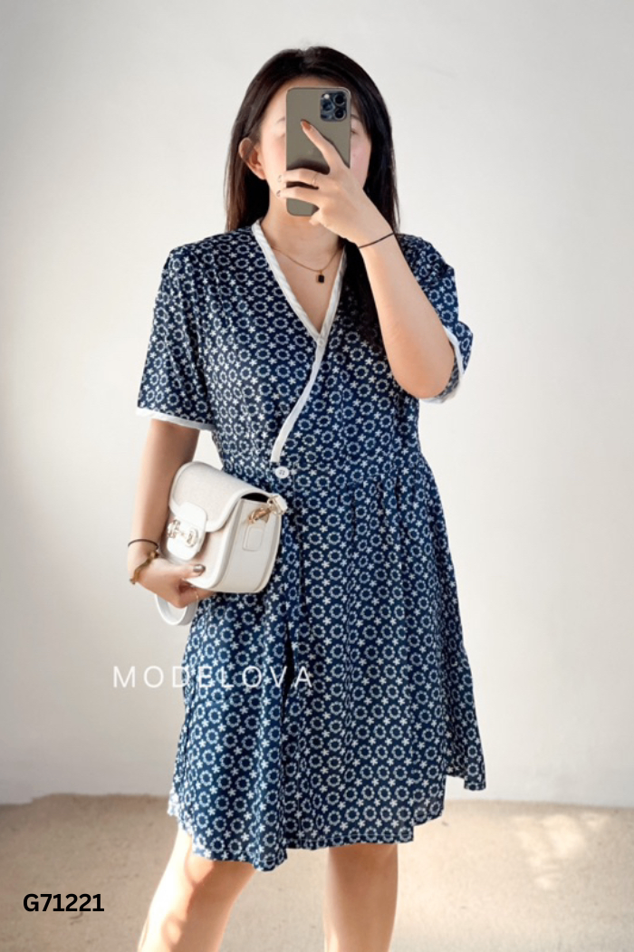Váy nhỡ xanh họa tiết hoa trắng