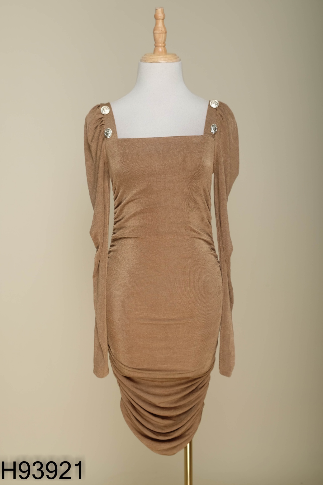 Váy body nâu cổ vuông