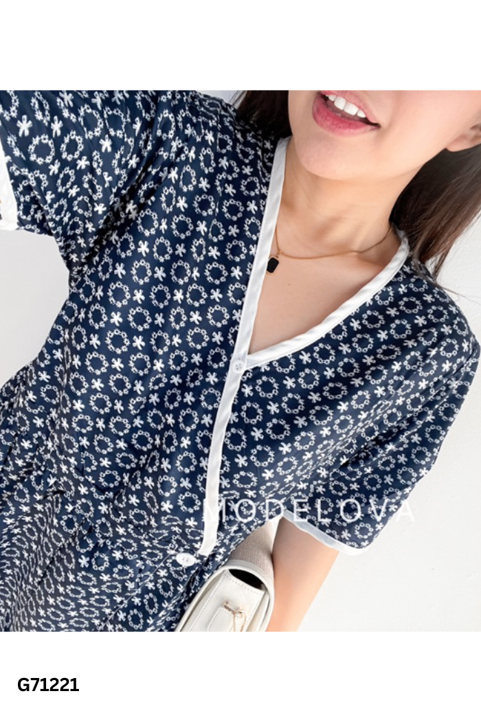 Váy nhỡ xanh họa tiết hoa trắng