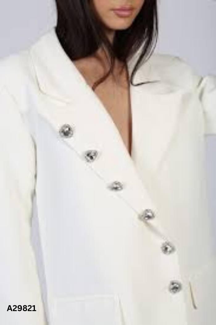 NEWTAG Blazer be trơn phối khuy tim