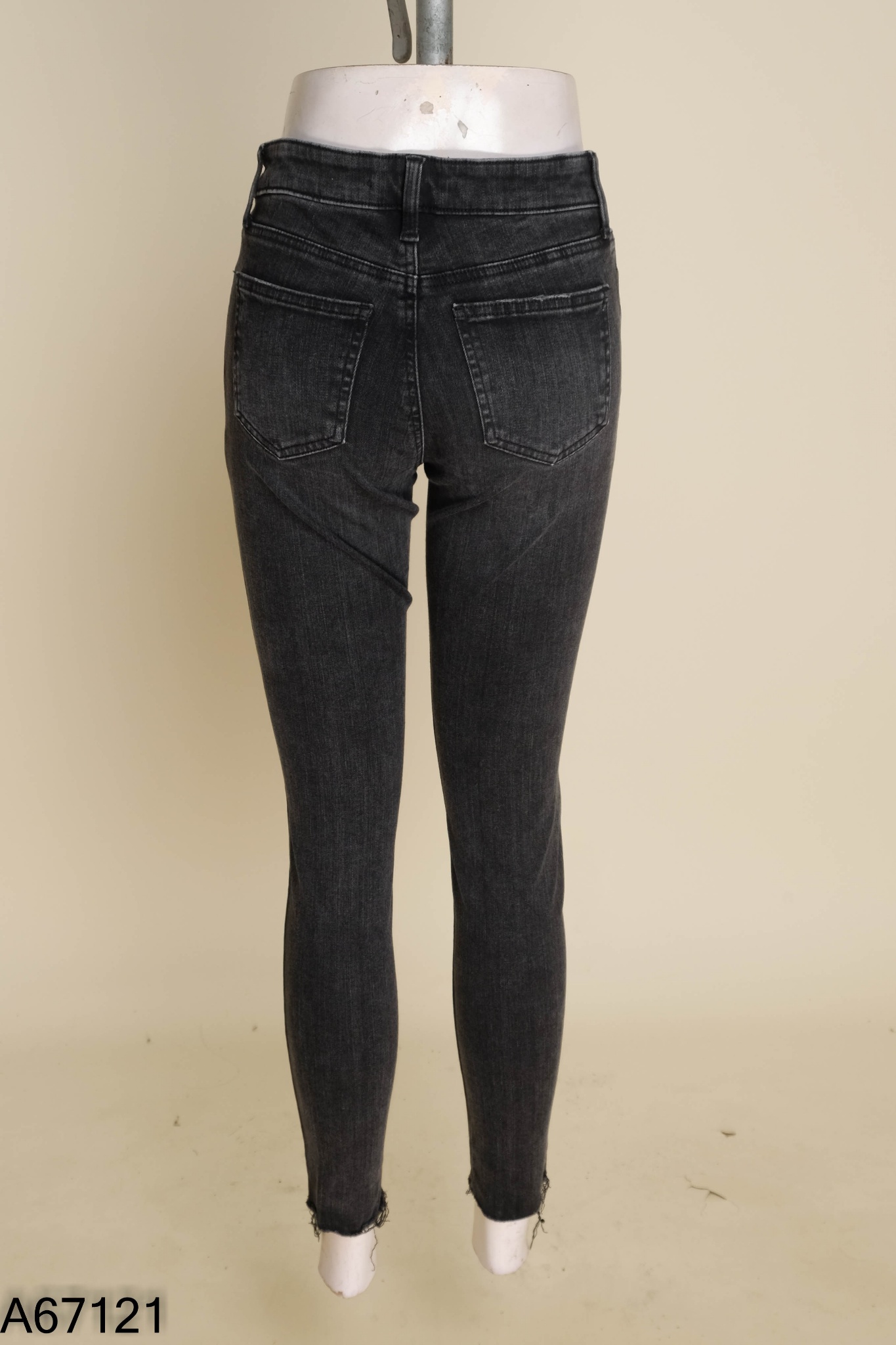 Quần jeans UNIQLO xám