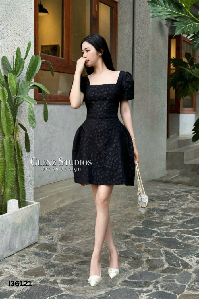 Váy nhỡ CLENZ đen trơn