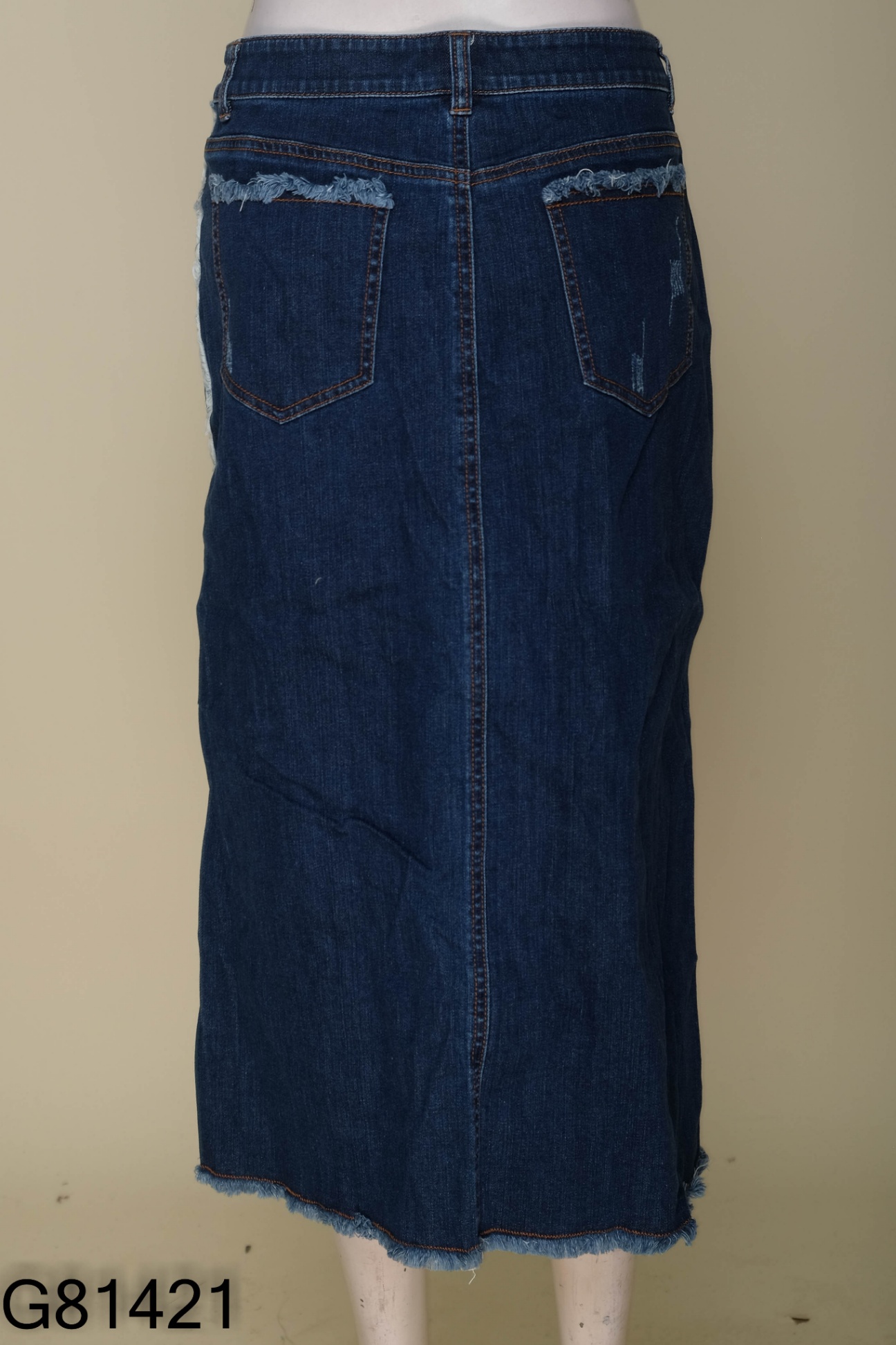 Chân váy jeans xanh phối cúc