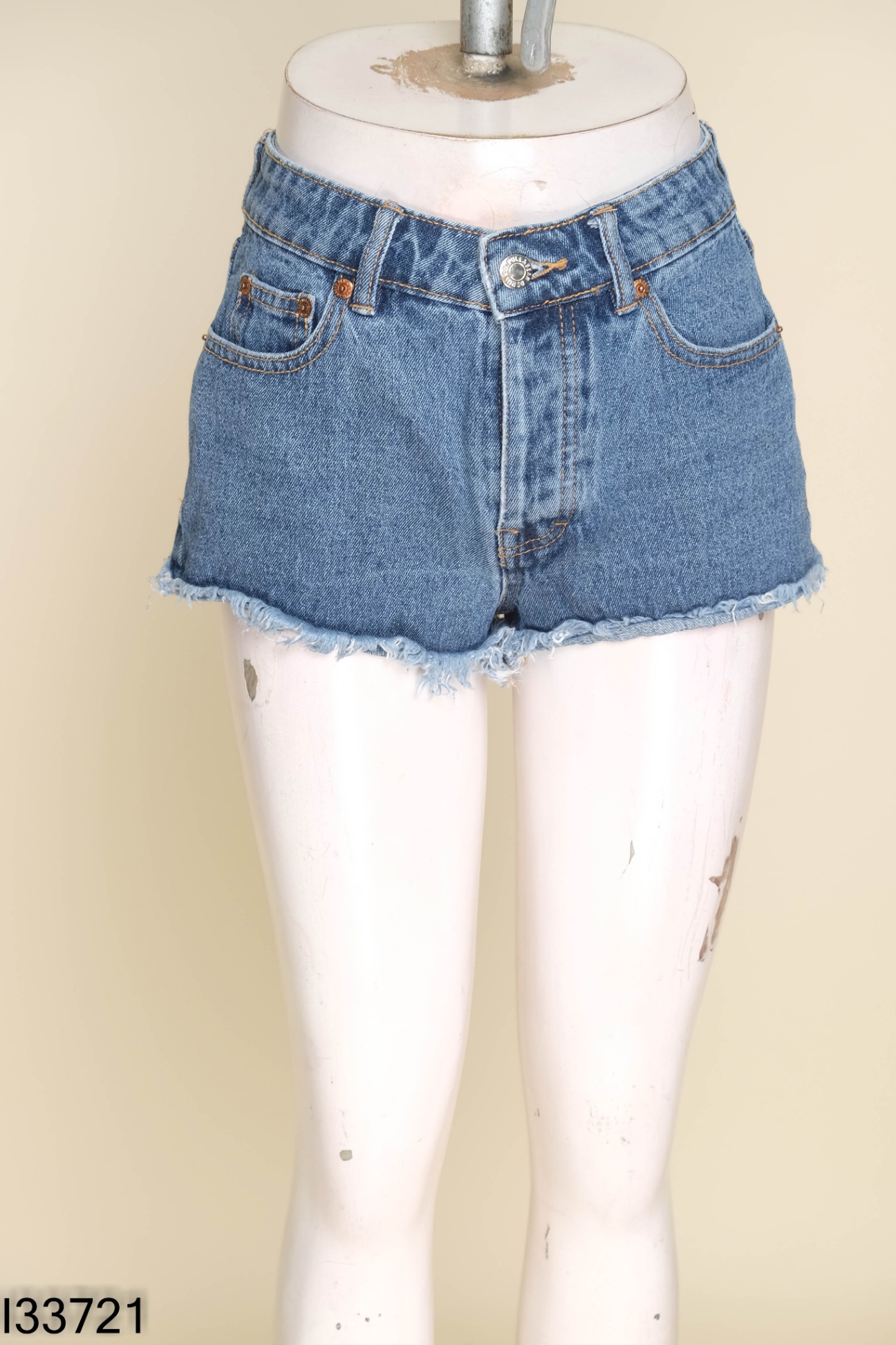 Quần shorts PULL BEAR xanh cắt gấu