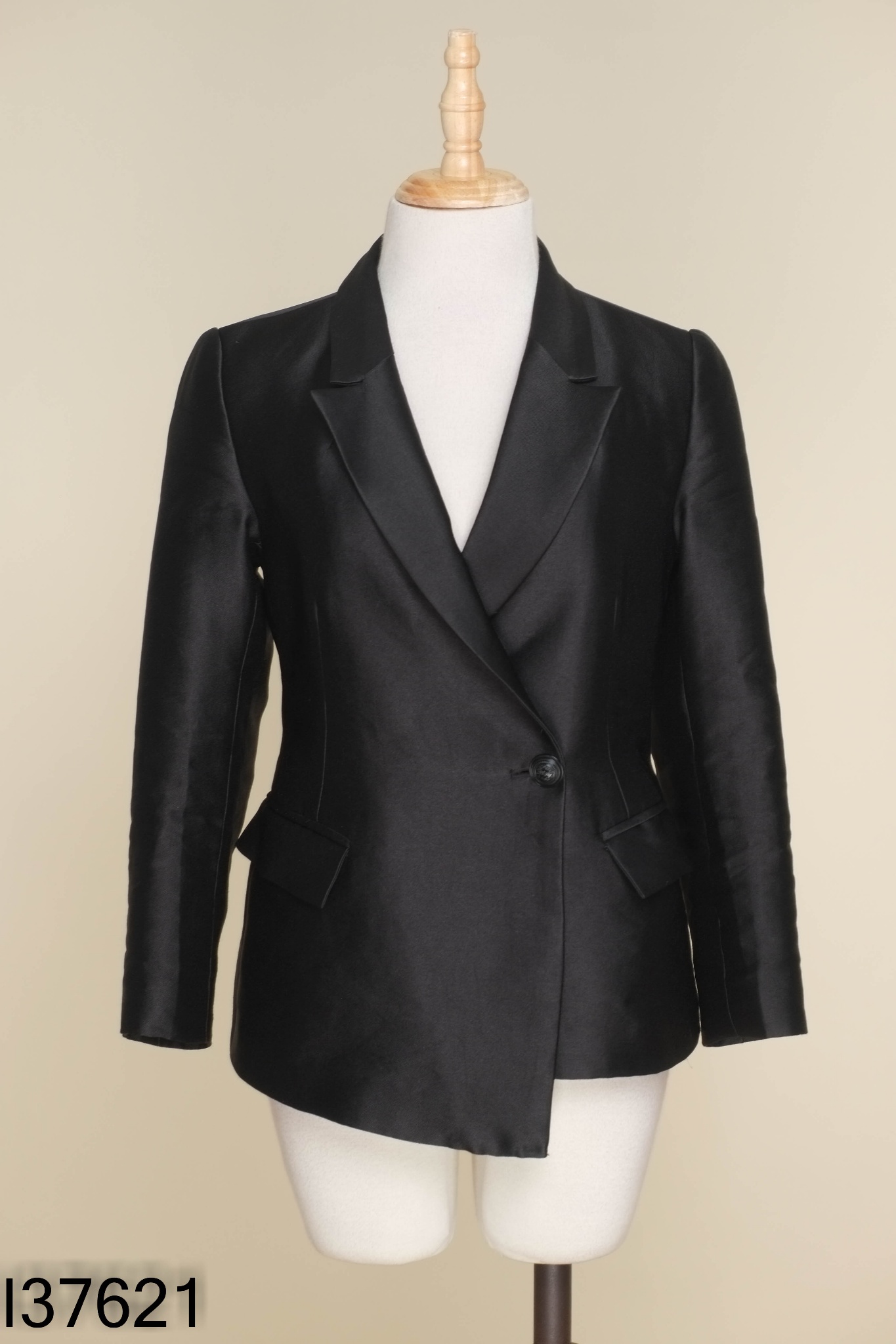 Blazer đen trơn
