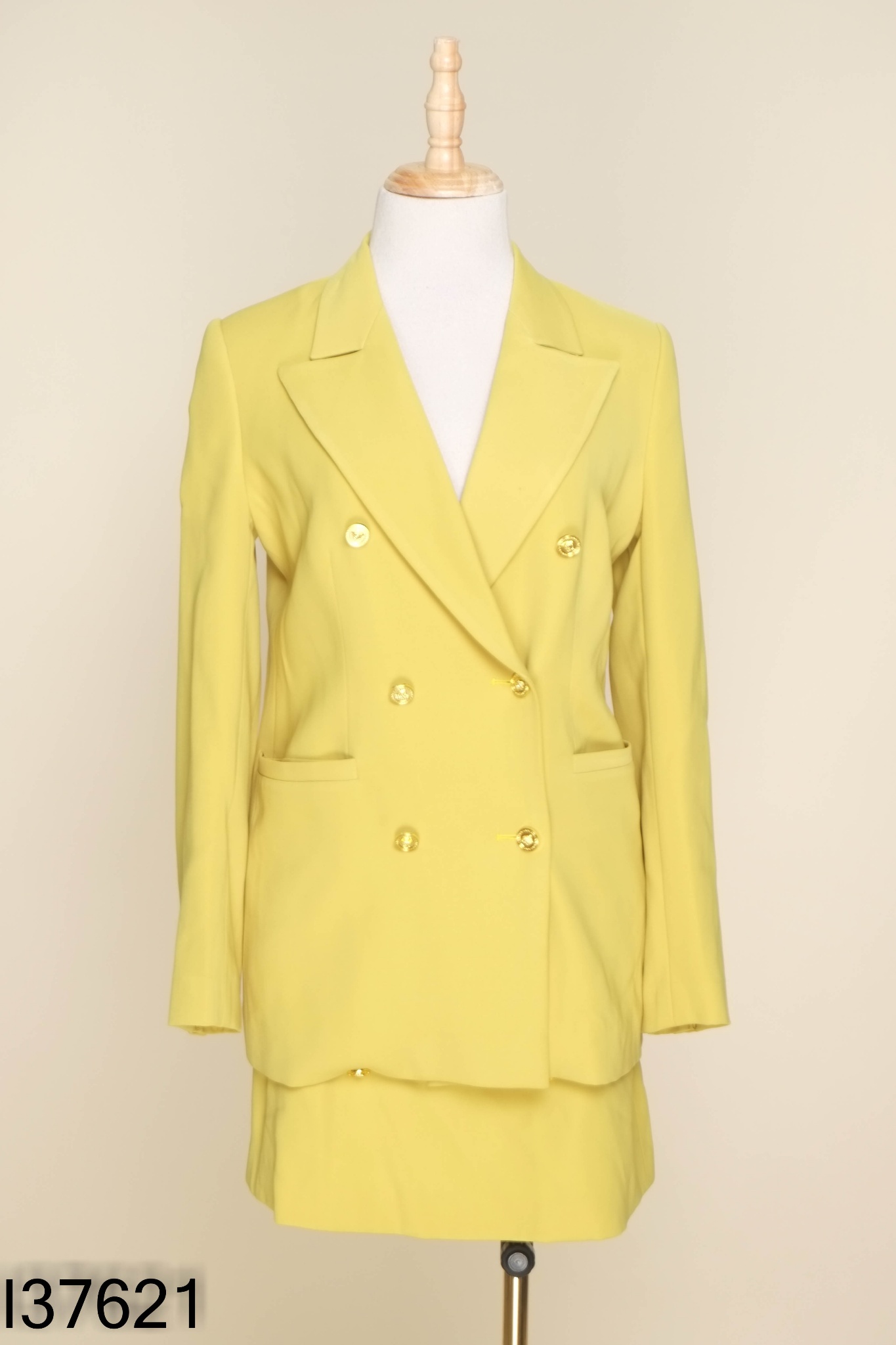 SET Blazer vàng khuy + chân váy