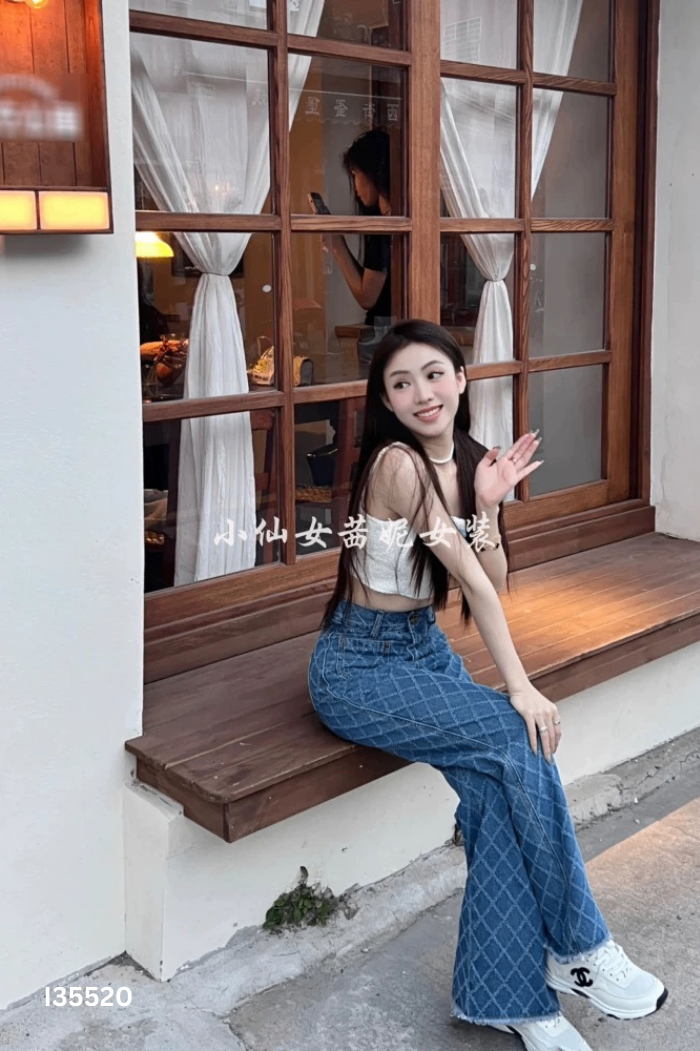 Quần jean xanh kẻ