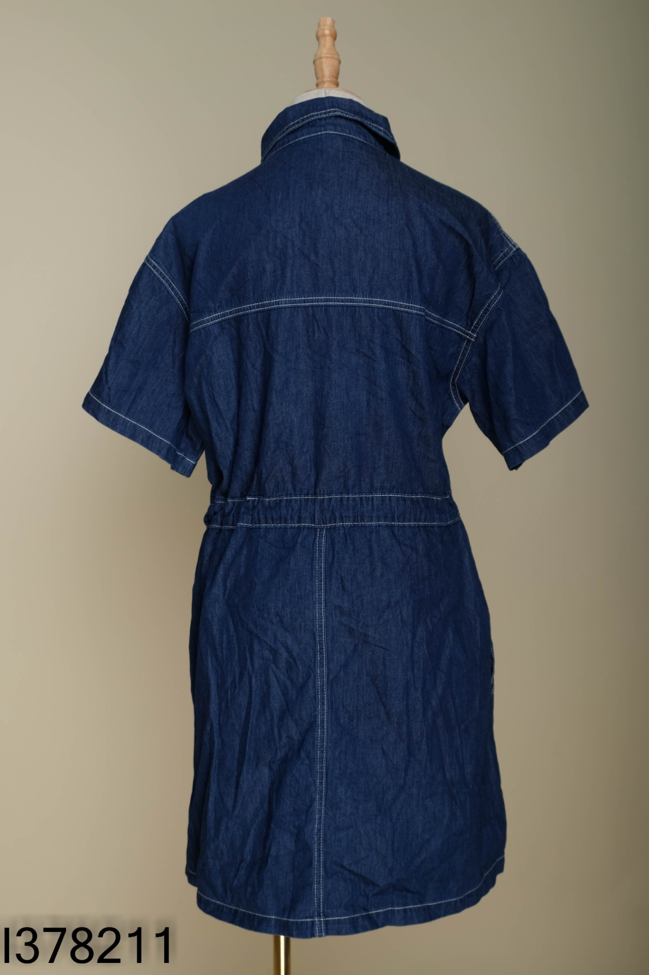 Váy jean xanh viền chỉ trắng