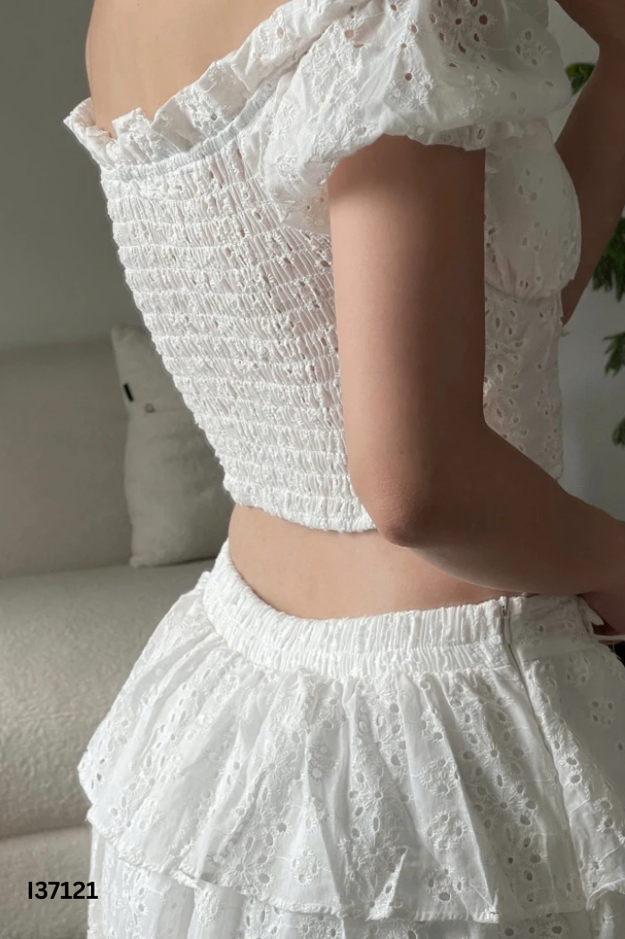 SET Áo trắng thêu hoa + chân váy
