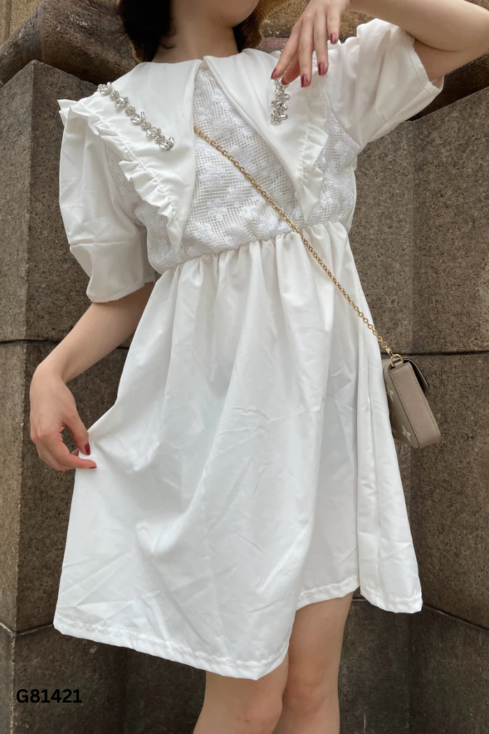 Váy trắng tay phồng cổ đá