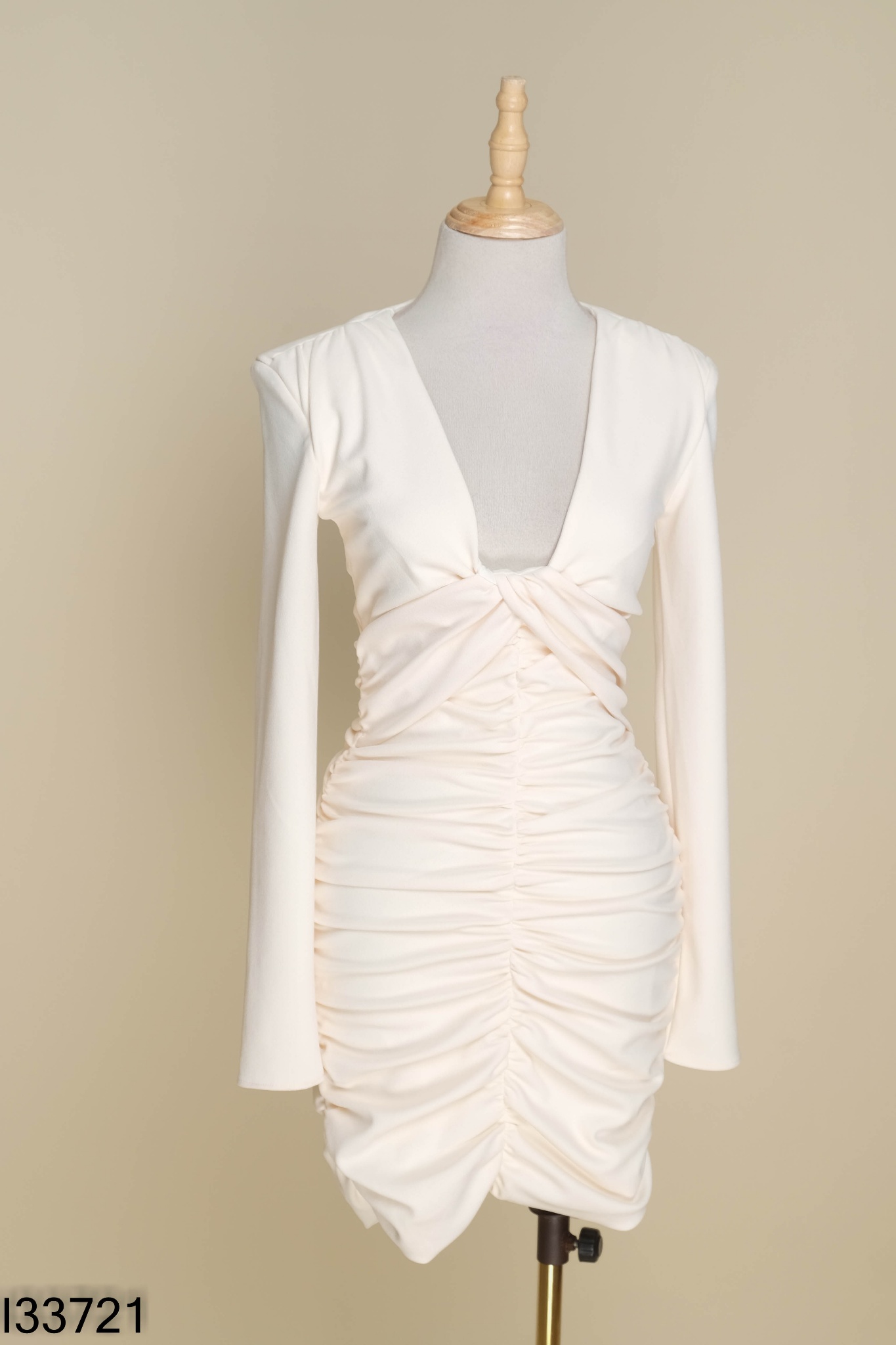Váy trắng ngà ZARA dúm cổ V