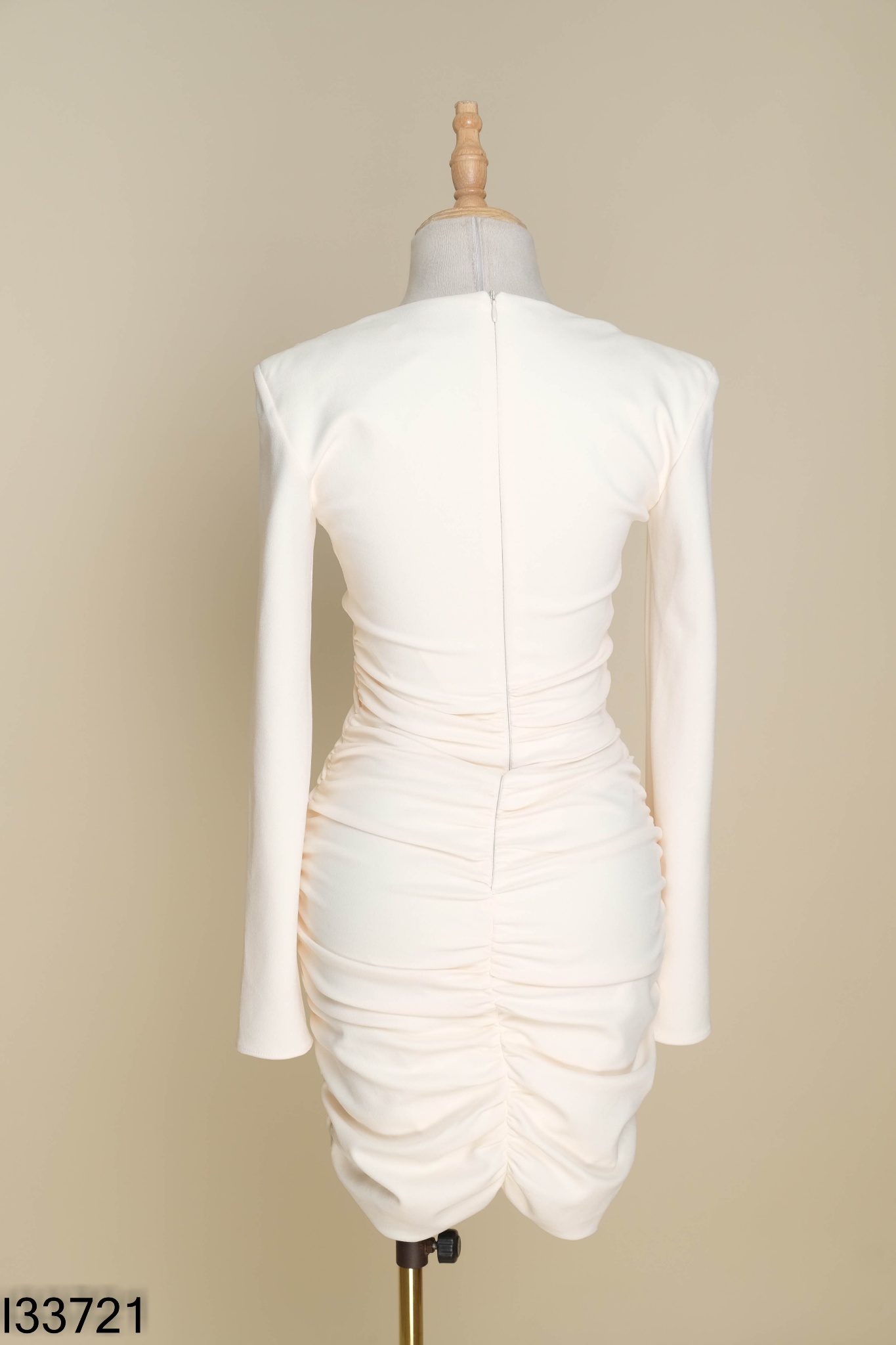 Váy trắng ngà ZARA dúm cổ V