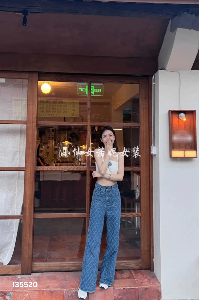 Quần jean xanh kẻ
