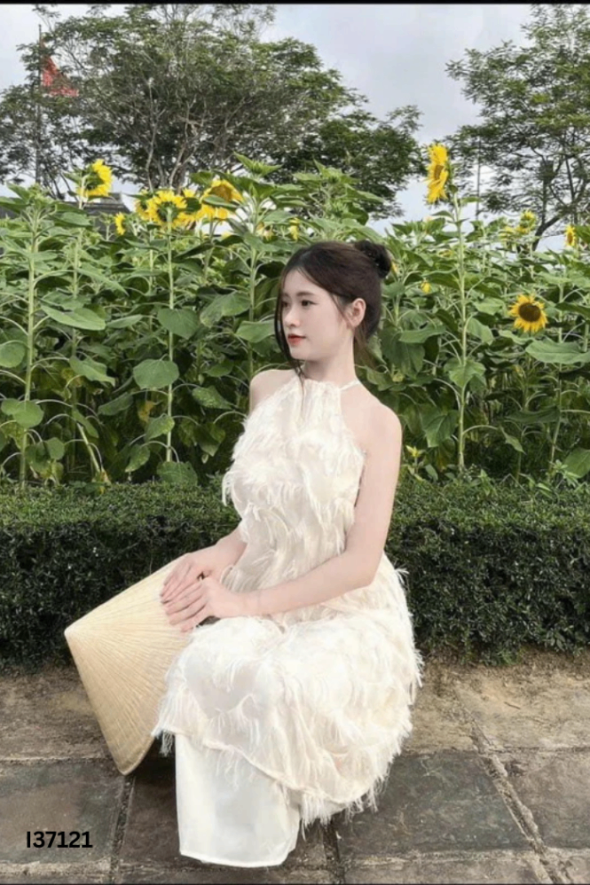 Váy be lông cổ yếm