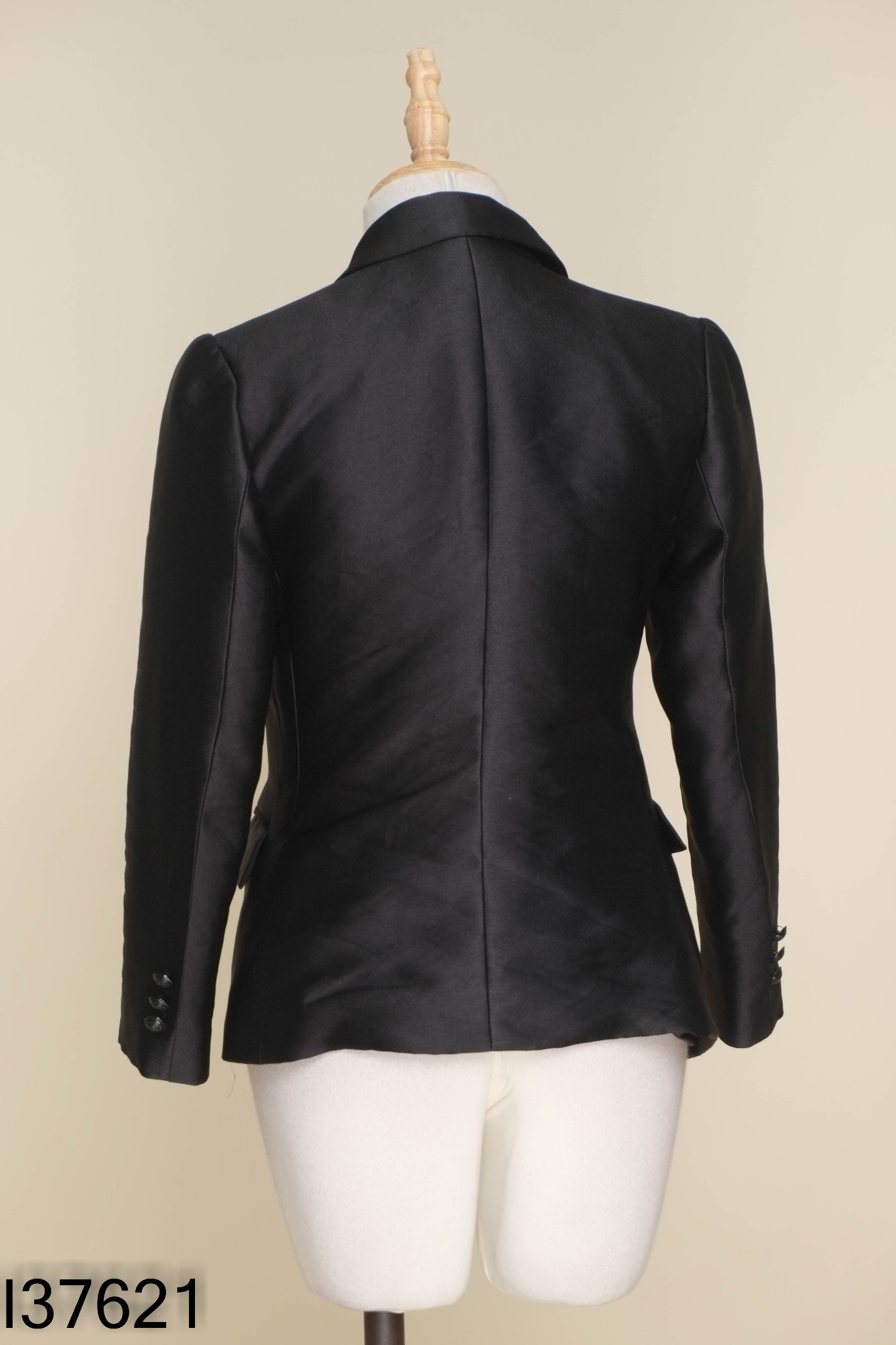 Blazer đen trơn