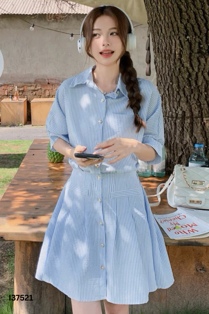 Váy xanh kẻ trắng
