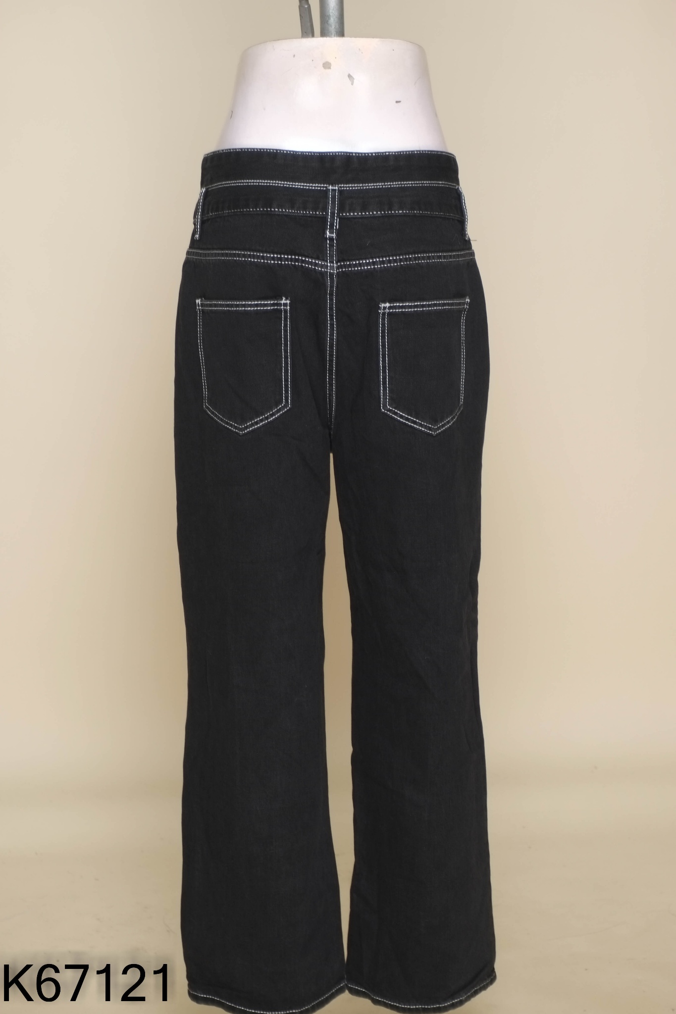 Quần jeans đen chỉ trắng
