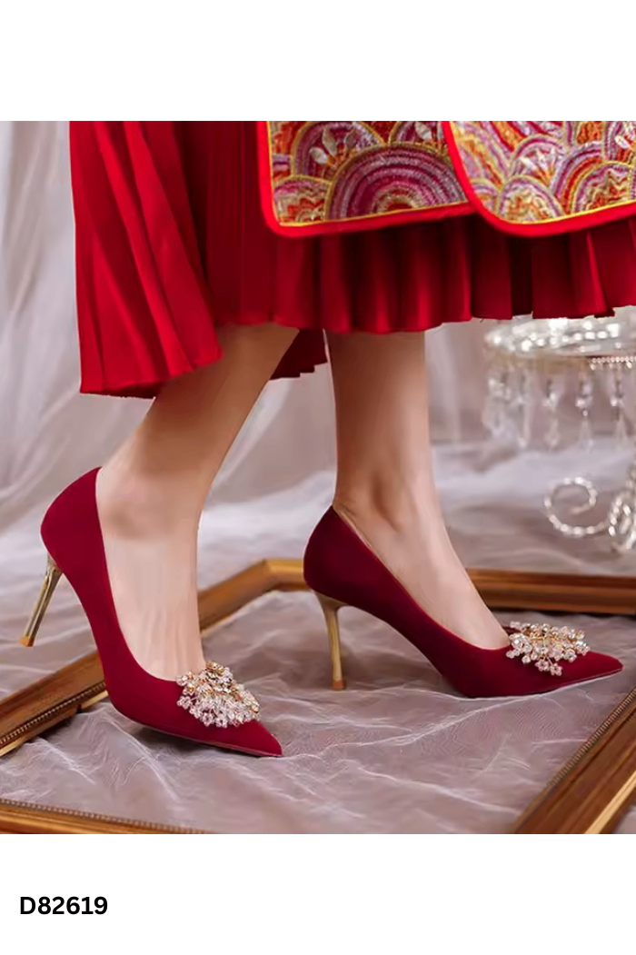 Giày cao gót nhung đỏ phối đá