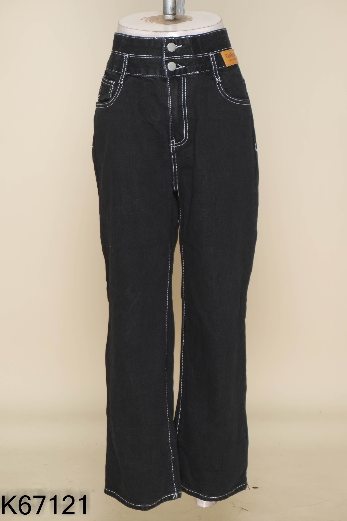 Quần jeans đen chỉ trắng