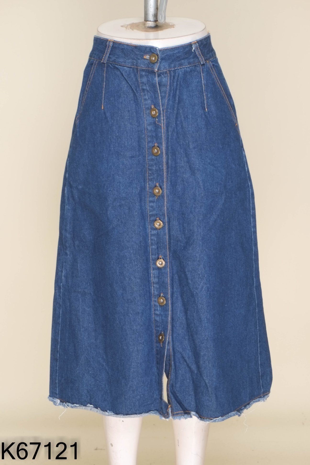 Chân váy jeans xanh phối khuy