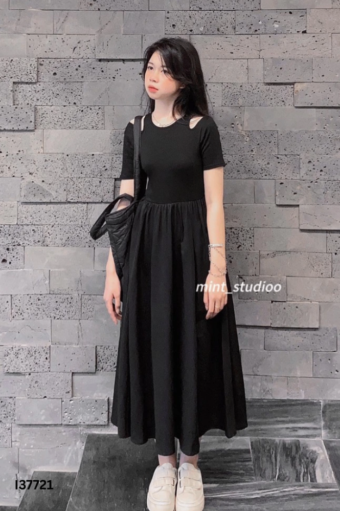 Váy đen hở vai