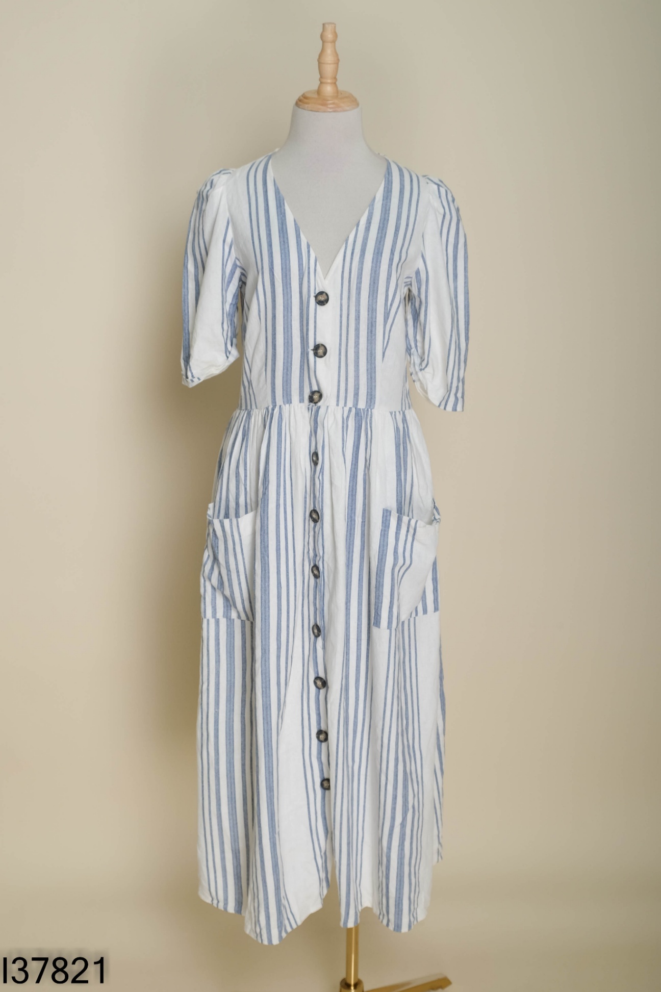 Váy ZARA nền trắng kẻ xanh