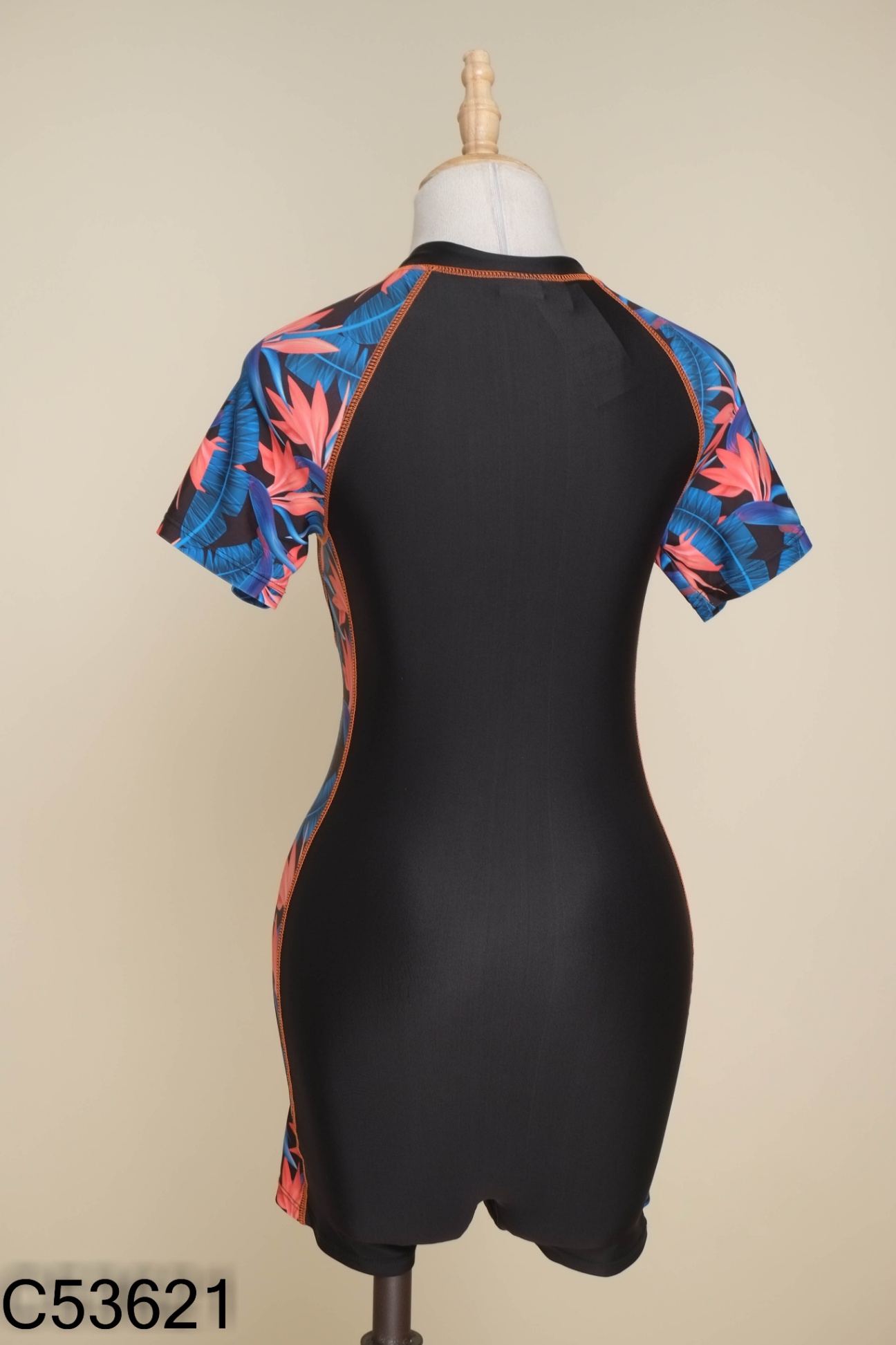 Bikini đen phối họa tiết
